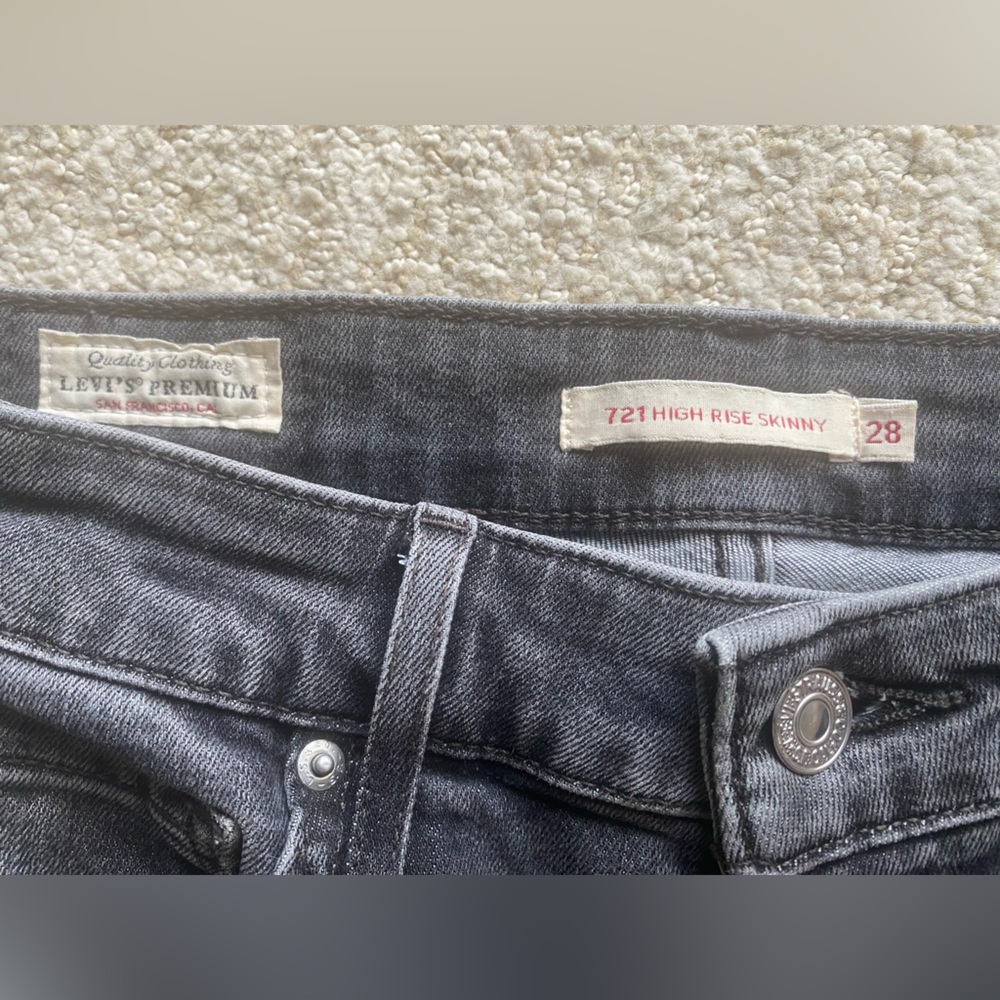 Levi's Women's Dark Gray Skinny Jeans - Picture 4 of 10